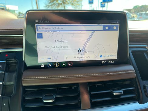 Used 2021 Chevrolet Suburban High Country w/ Premium Package image 33