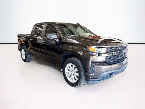 Used 2021 Chevrolet Silverado 1500 Custom image 3