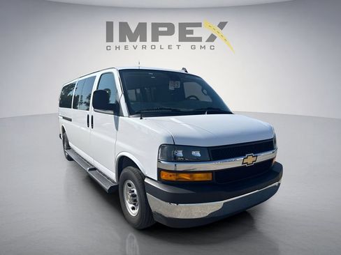 Used 2025 Chevrolet Express 3500 LT w/ LT Preferred Equipment Group RWD image 8