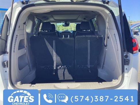 Used 2024 Chrysler Pacifica Limited FWD image 9