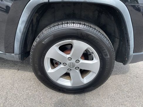 Used 2012 Jeep Grand Cherokee Laredo AWD/4WD image 10