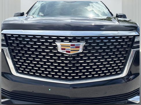 Used 2023 Cadillac Escalade ESV Premium Luxury w/ LPO, Illumination Package AWD/4WD image 15