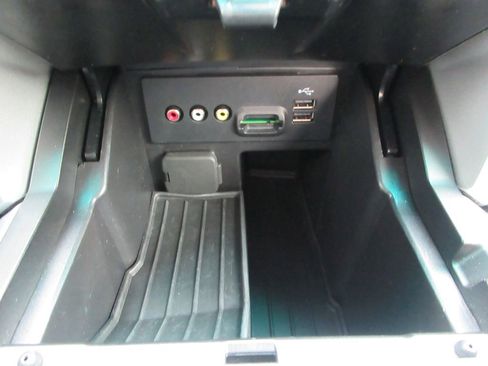 Used 2013 Ford Explorer XLT image 30