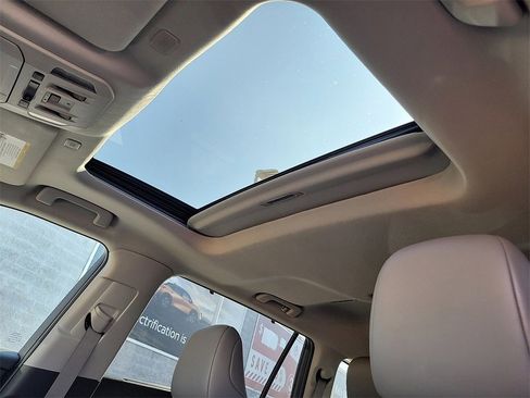 Used 2024 Toyota Highlander XLE image 22