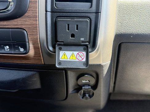 Used 2014 RAM 1500 Laramie RWD image 43