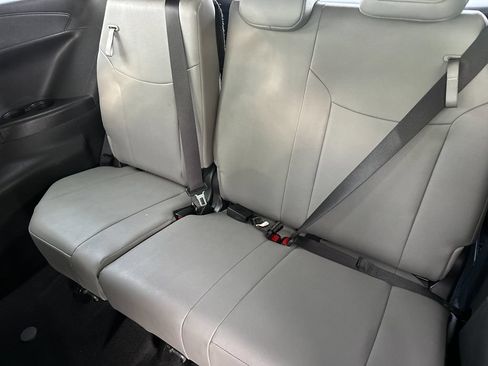 Certified 2026 Toyota Sienna XLE FWD image 15