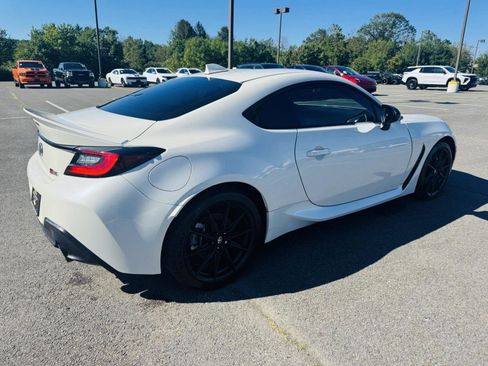 Used 2022 Toyota GR86 Premium w/ ALL Weather Mat Package (TMS) image 9