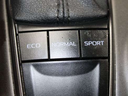 Used 2022 Toyota Camry SE image 43