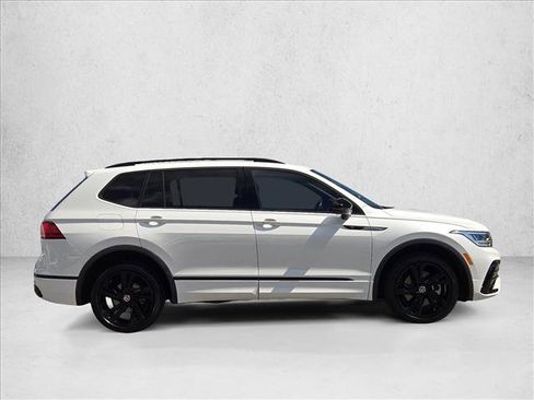 Used 2023 Volkswagen Tiguan SE R-Line image 4