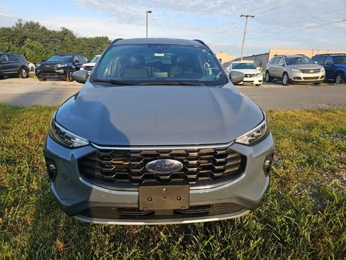 Used 2025 Ford Escape ST-Line Select AWD/4WD image 1