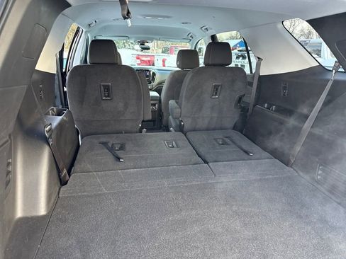 Used 2020 Chevrolet Traverse LT image 17