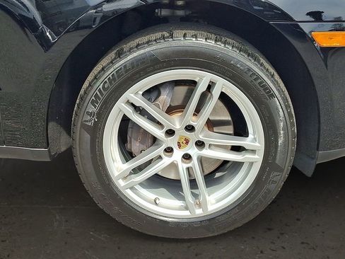 Used 2023 Porsche Macan AWD/4WD image 9