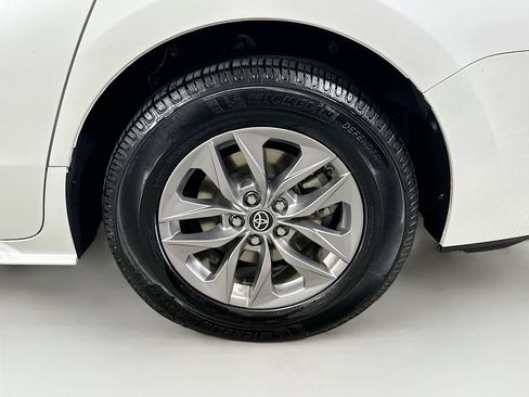 Used 2023 Toyota Sienna XLE FWD image 24