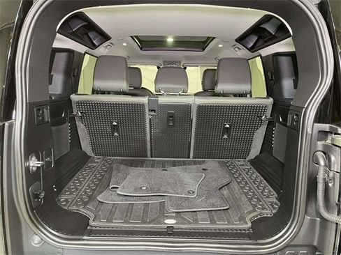 Used 2020 Land Rover Defender 110 First Edition image 19
