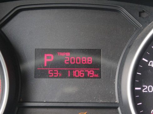 Used 2015 Kia Sedona LX image 9