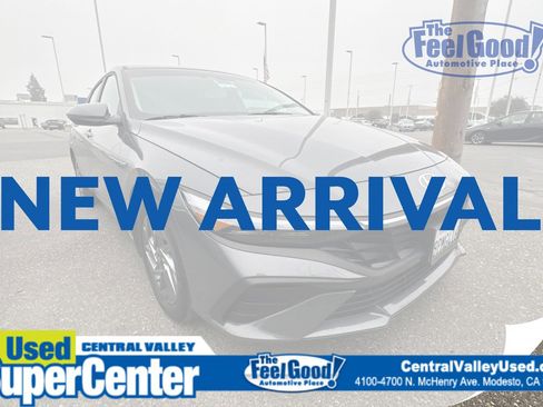 Used 2025 Hyundai Elantra Blue image 1