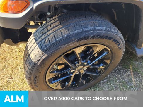 Used 2025 Jeep Wrangler Unlimited Sahara image 3