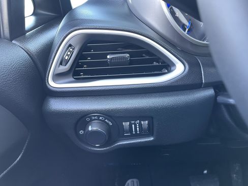 New 2026 Chrysler Voyager LX image 37