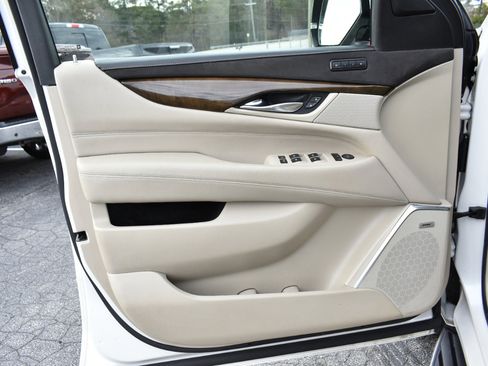 Used 2020 Cadillac Escalade ESV Premium Luxury image 34