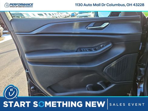 New 2025 Jeep Grand Cherokee Altitude image 19