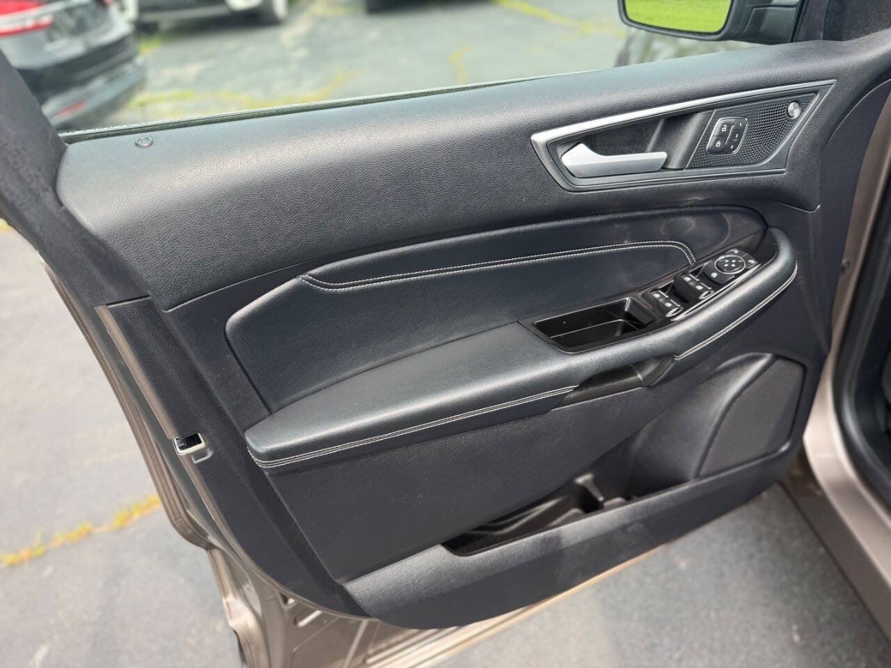 Used 2019 Ford Edge Titanium AWD/4WD image 15