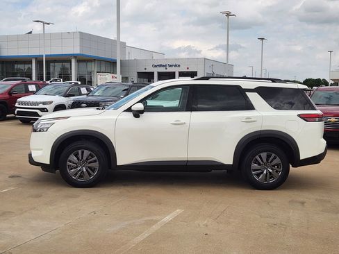 Used 2025 Nissan Pathfinder SV AWD/4WD image 4