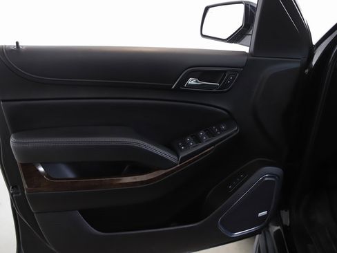 Used 2018 Chevrolet Suburban LT image 14