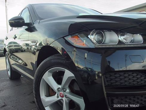 Used 2018 Jaguar F-PACE Premium image 19