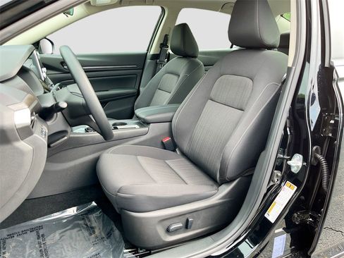 New 2025 Nissan Altima 2.5 SV image 17