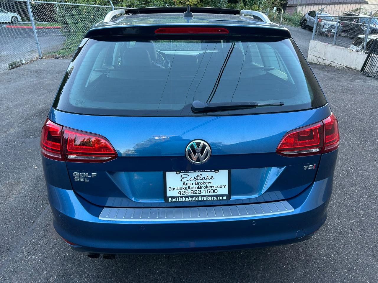 Used 2017 Volkswagen Golf SEL FWD image 6