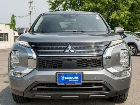 Used 2023 Mitsubishi Outlander SE AWD/4WD image 3