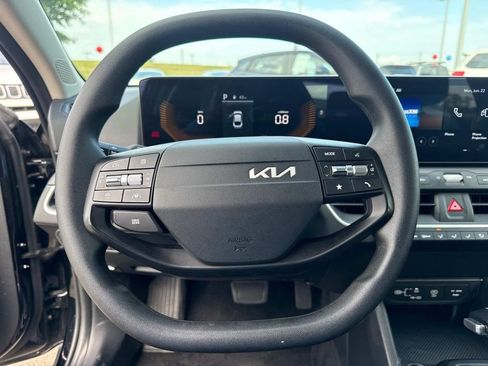 Used 2025 Kia K4 FWD image 27