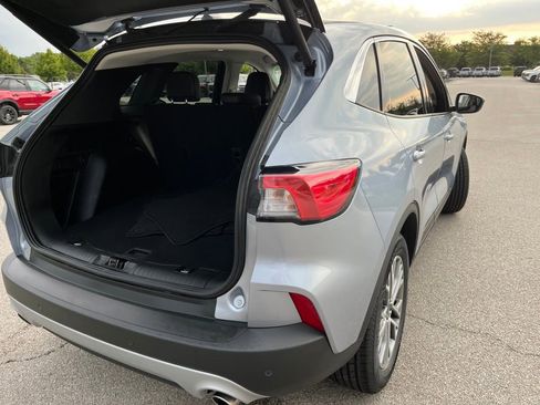 Used 2022 Ford Escape SEL w/ Technology Package image 17