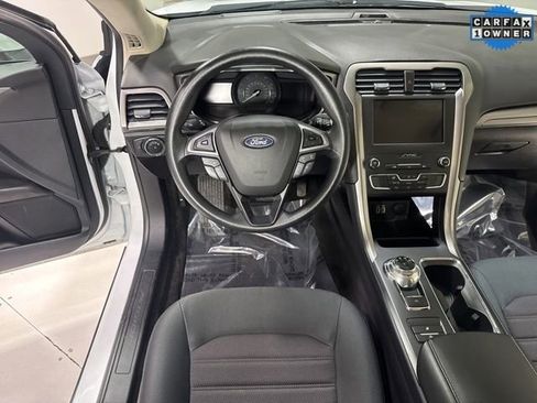 Used 2020 Ford Fusion SE image 15