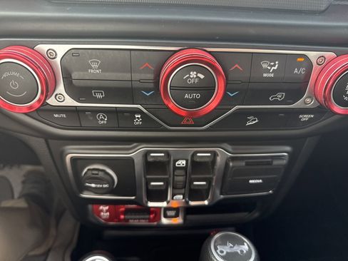 Used 2020 Jeep Wrangler Unlimited Rubicon AWD/4WD image 25