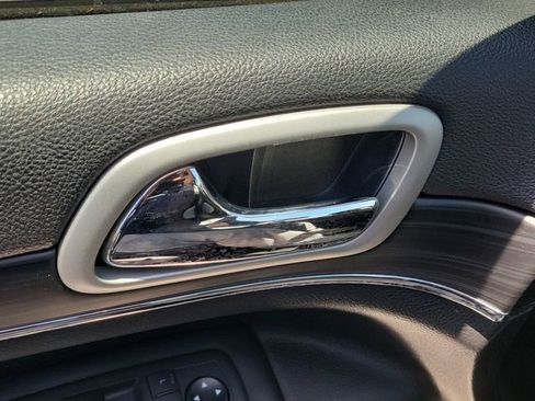 Used 2020 Jeep Grand Cherokee Limited RWD image 15