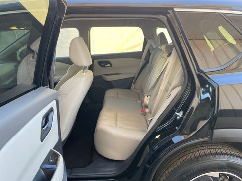 Used 2025 Nissan Rogue SV image 28