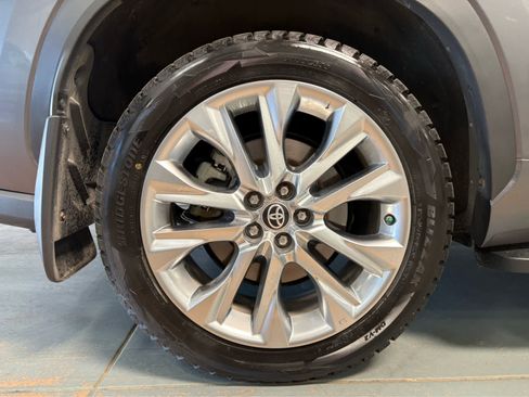 Used 2023 Toyota Highlander Limited AWD/4WD image 9