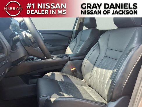 Certified 2025 Nissan Rogue Platinum w/ Tech Package FWD image 24