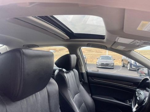 Used 2021 Honda Accord Touring image 10