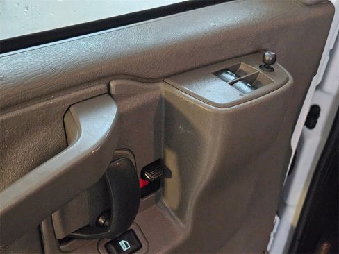 Used 2023 GMC Savana 3500 Work Van w/ Driver Convenience Package image 13