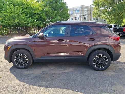 Used 2023 Chevrolet TrailBlazer LT w/ Convenience Package FWD image 4