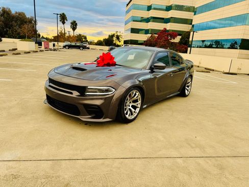 Used 2017 Dodge Charger R/T w/ Driver Confidence Group image 2