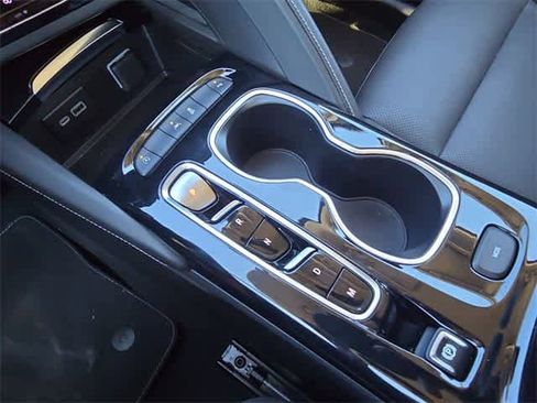 Used 2023 Buick Envision Essence image 30