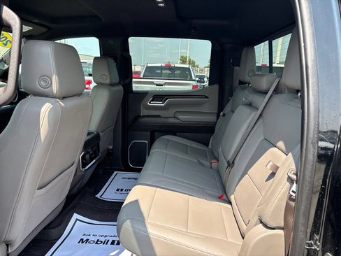 Used 2023 GMC Sierra 1500 SLT w/ SLT Premium Package AWD/4WD image 32
