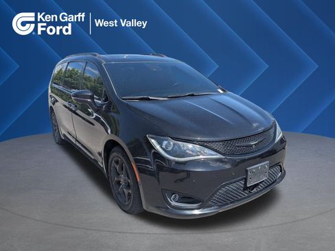 Used 2018 Chrysler Pacifica Limited w/ Advanced Safetytec Group image 1