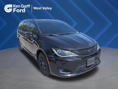 Used 2018 Chrysler Pacifica Limited w/ Advanced Safetytec Group