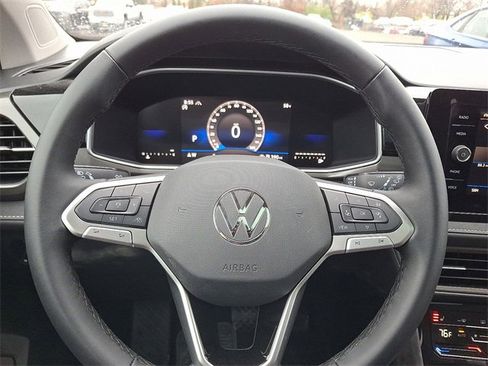New 2026 Volkswagen Taos SE image 10