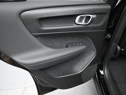 New 2025 Volvo XC40 B5 Core w/ Protection Package Premier image 25