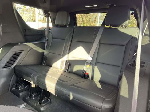 Used 2022 Chevrolet Tahoe LT w/ LT Signature Plus Package image 18